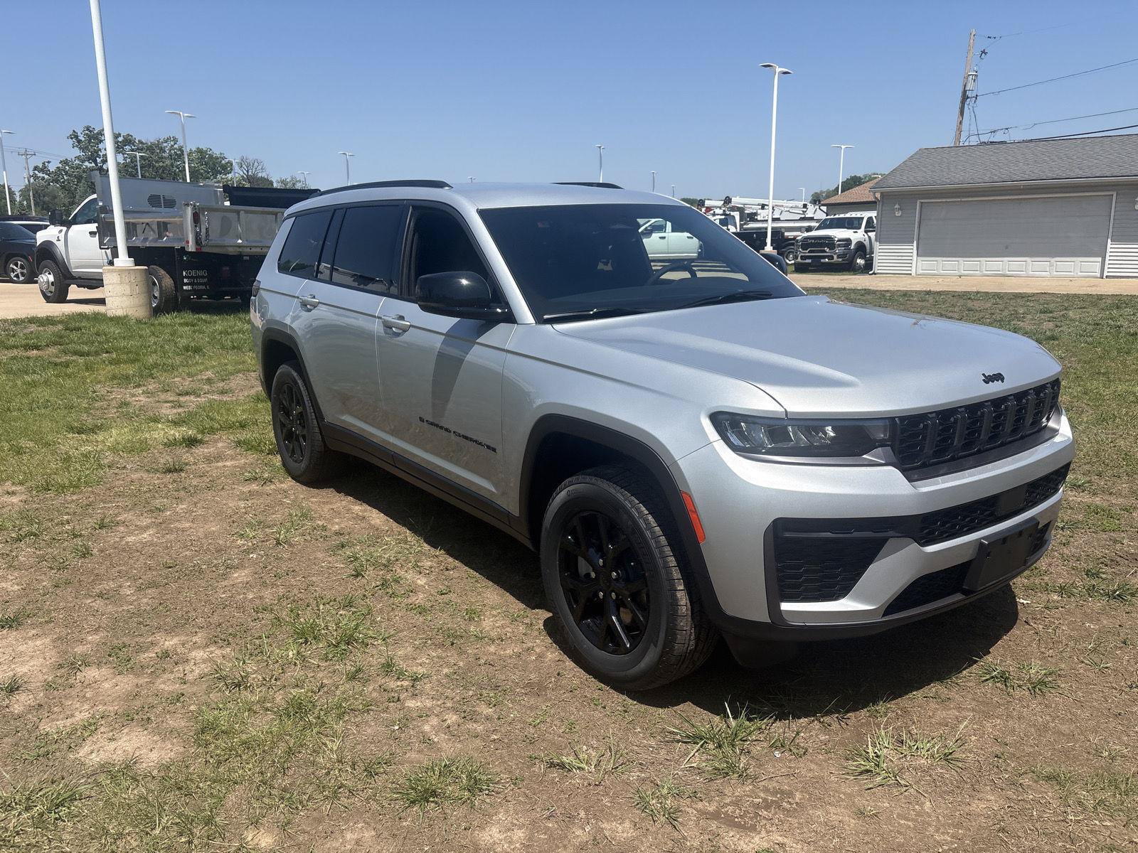 New 2026 Jeep Grand Cherokee L 4WD image 3