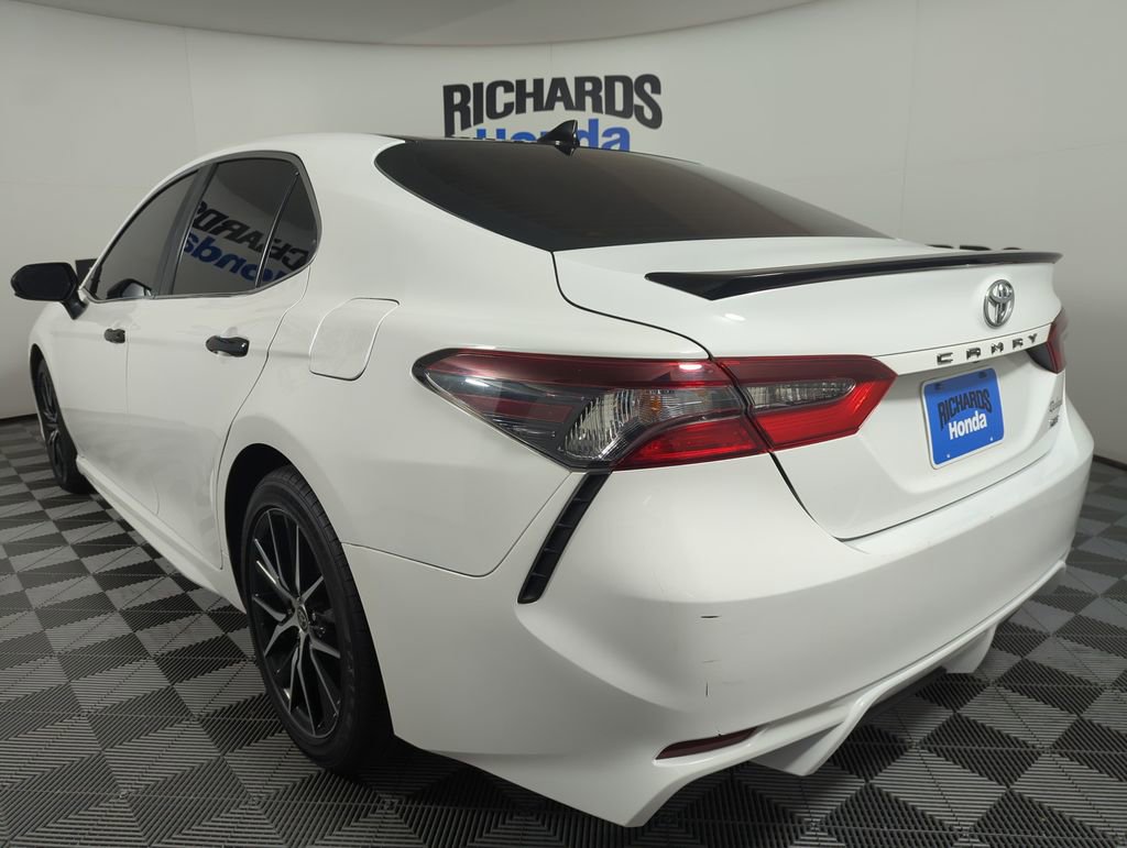 Used 2021 Toyota Camry SE FWD video 2