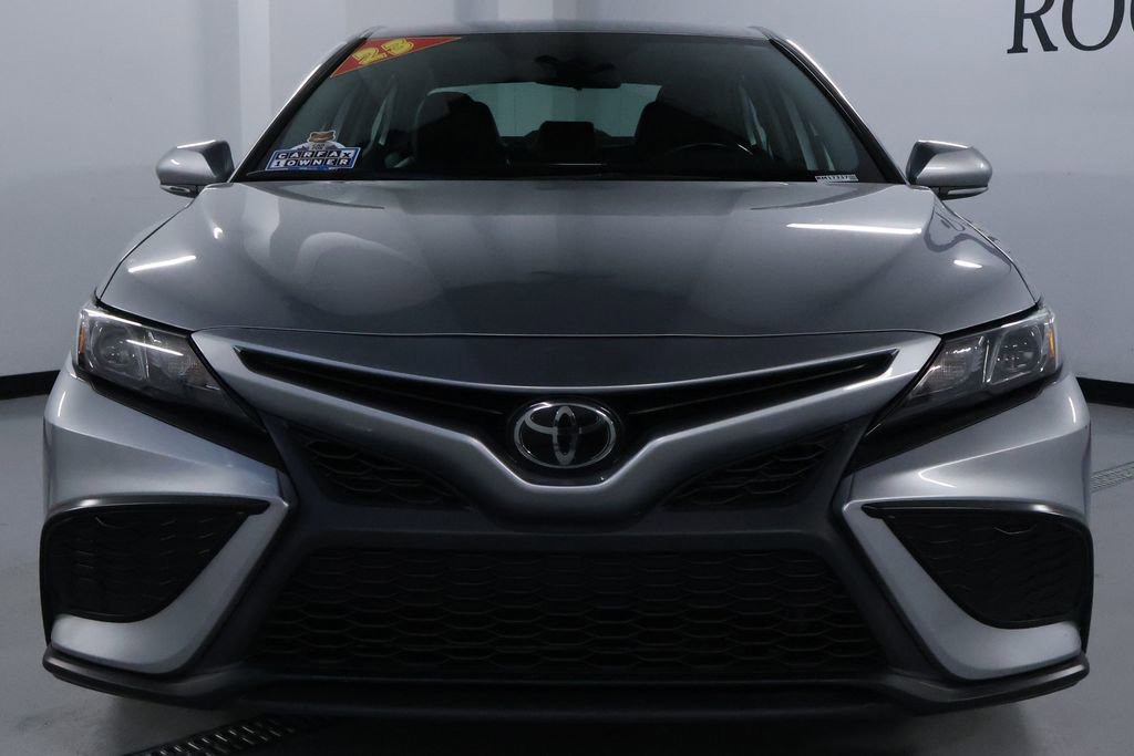Used 2023 Toyota Camry SE image 2