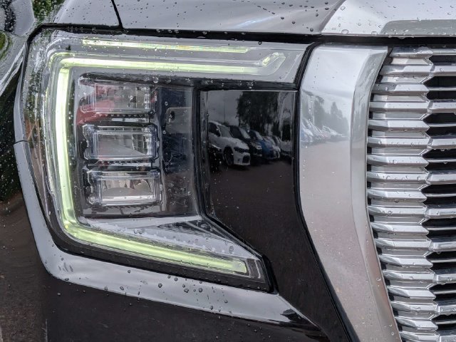 Used 2024 GMC Yukon XL Denali w/ Advanced Technology Package AWD/4WD image 10