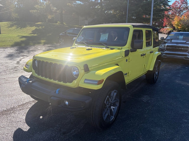 Used 2024 Jeep Wrangler Unlimited w/ Convenience Group AWD/4WD image 2