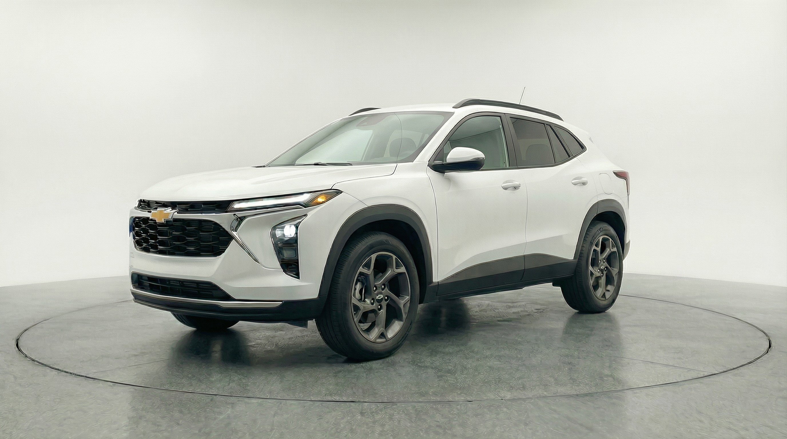 Used 2025 Chevrolet Trax LT image 3