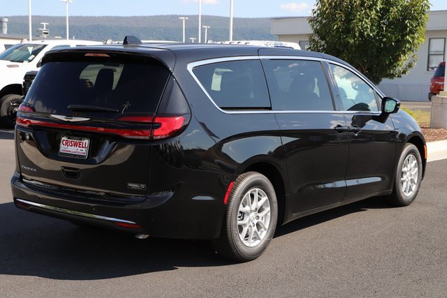 New 2026 Chrysler Pacifica Select image 6