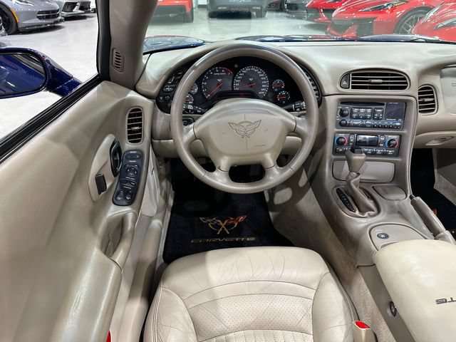Used 2004 Chevrolet Corvette Convertible w/ Preferred Equipment Group RWD image 7