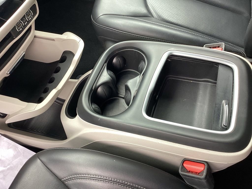 Used 2023 Chrysler Pacifica Touring-L image 34