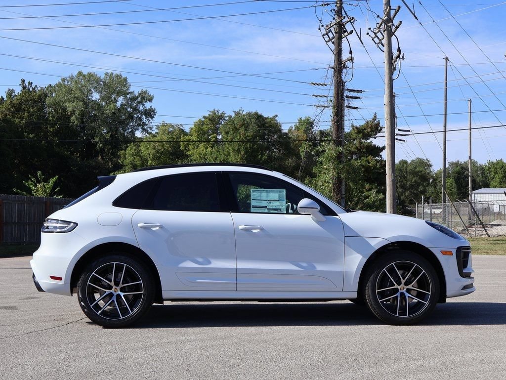 Certified 2026 Porsche Macan AWD/4WD image 9