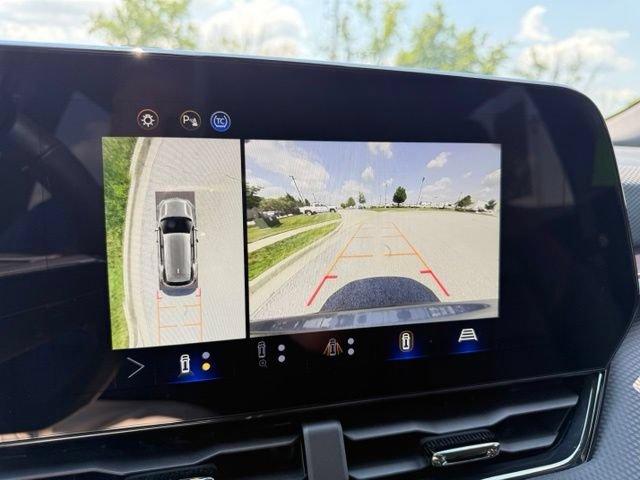 Used 2025 Chevrolet Equinox RS w/ Safety and Technology Package AWD/4WD image 17