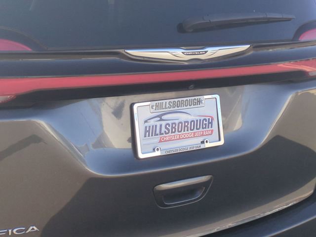 Used 2023 Chrysler Pacifica Touring-L image 25