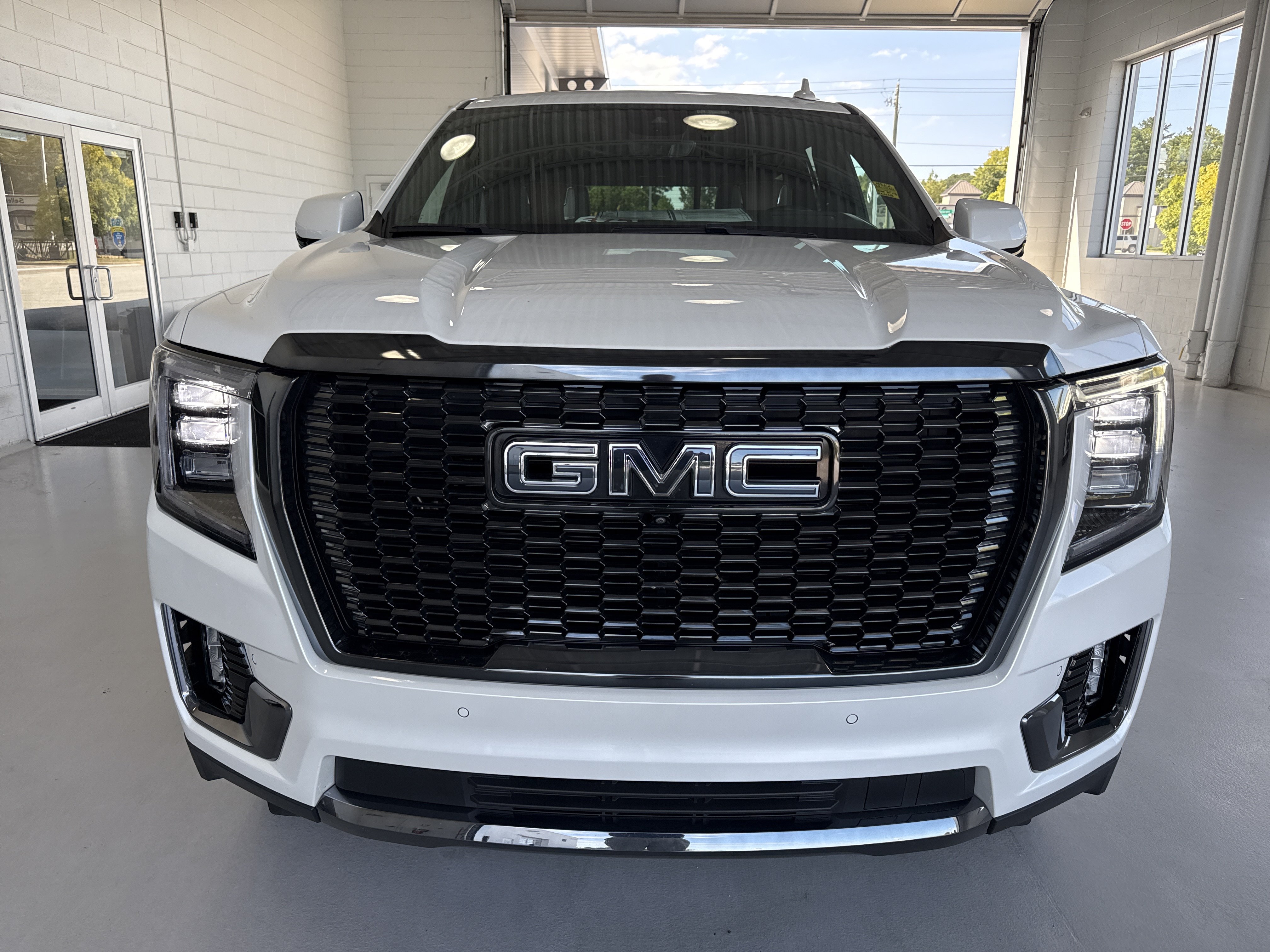 Used 2024 GMC Yukon Denali Ultimate AWD/4WD image 13