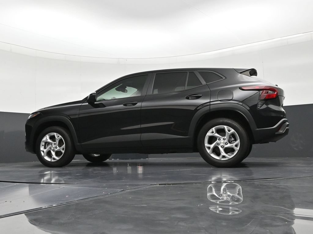 Used 2024 Chevrolet Trax LS w/ LS Convenience Package FWD image 21