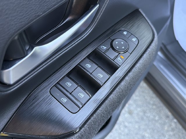 Used 2025 Nissan Kicks SV AWD/4WD image 21