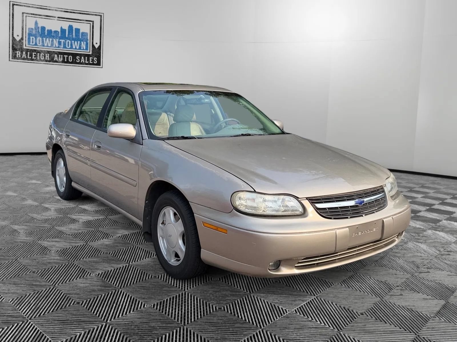Used 2000 Chevrolet Malibu LS w/ Preferred Equipment Group 1 FWD image 4