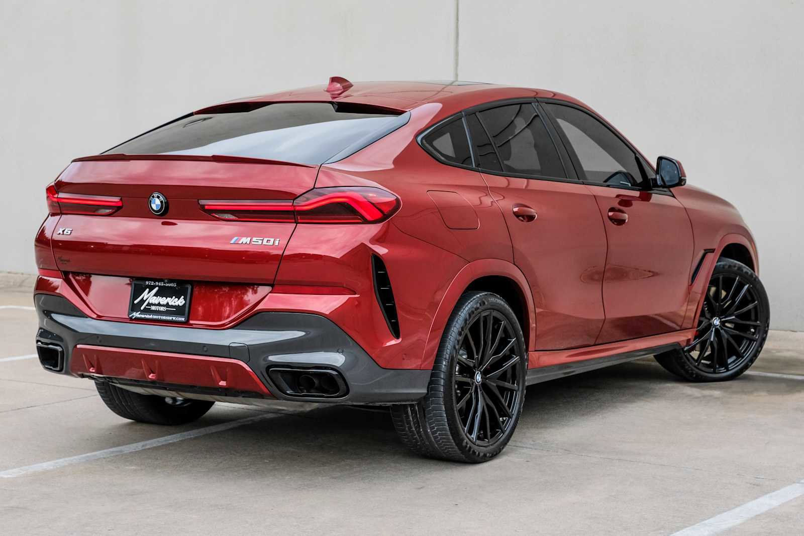 Used 2021 BMW X6 M50i w/ Executive Package image 9