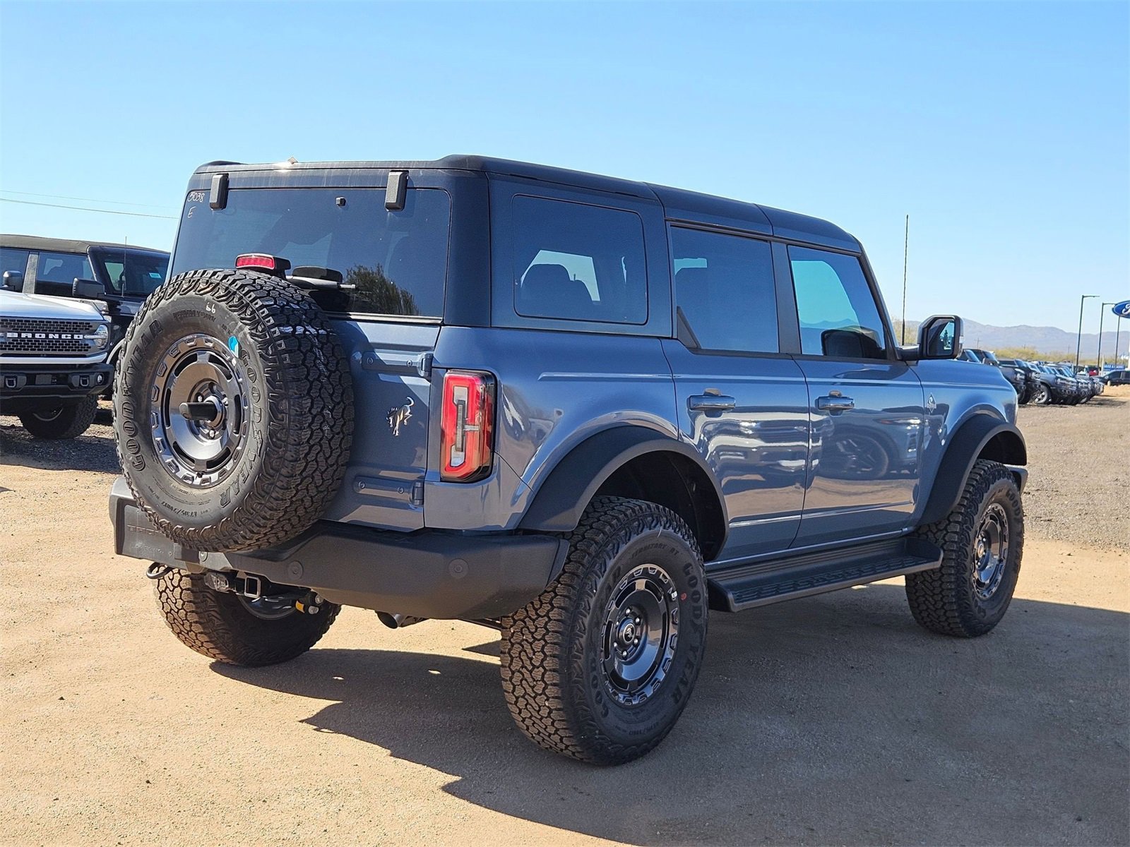 New 2025 Ford Bronco Outer Banks w/ Sasquatch Package image 5
