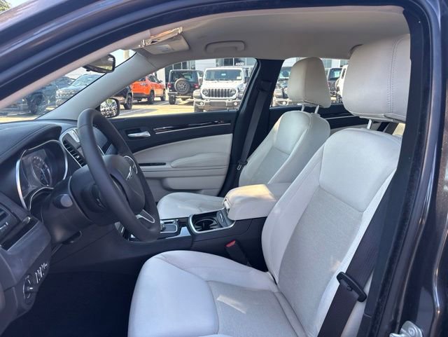 Used 2023 Chrysler 300 Touring w/ Sport Appearance Package RWD image 12