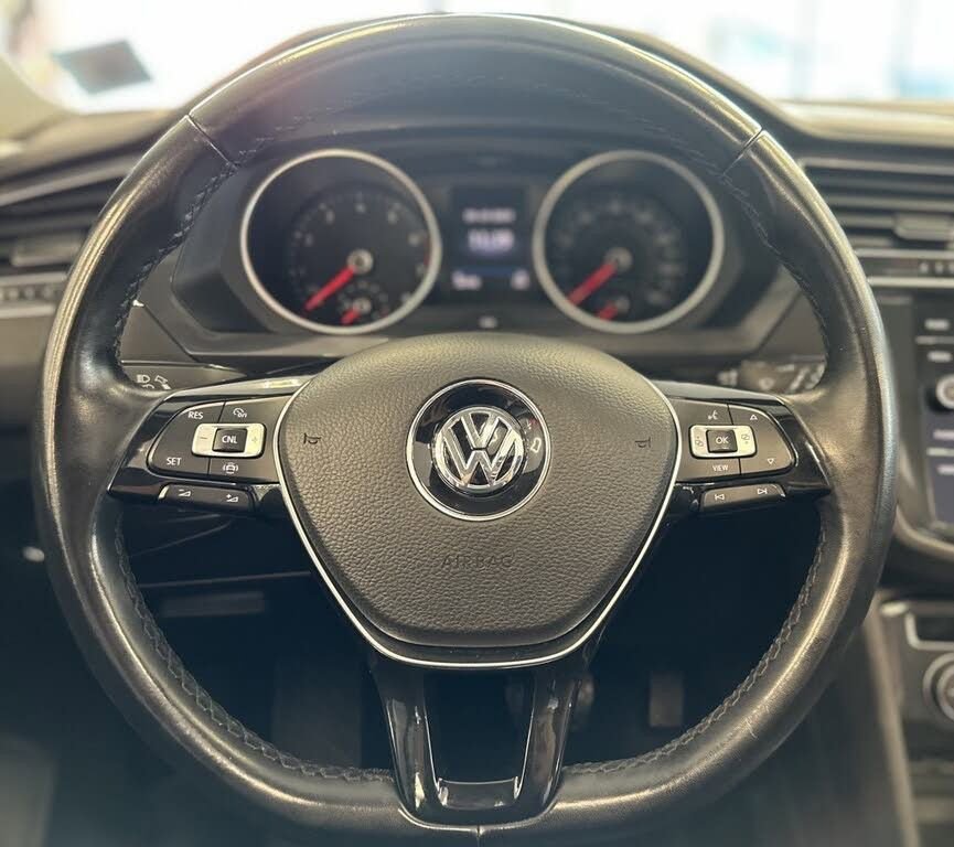 Used 2019 Volkswagen Tiguan SE w/ Panoramic Sunroof Package image 25