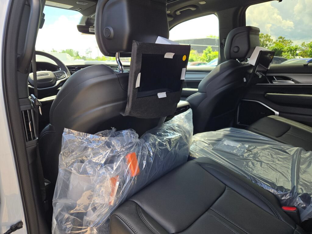 New 2026 Jeep Grand Wagoneer L Limited AWD/4WD image 21