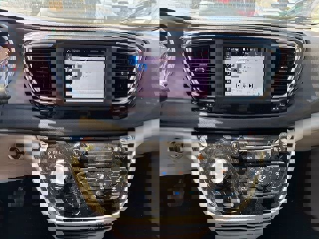 Used 2022 Chrysler Voyager LX image 10