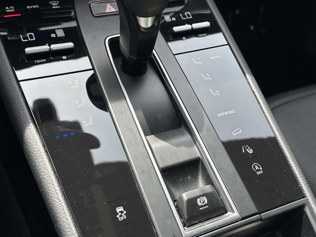 Used 2024 Porsche Macan image 30