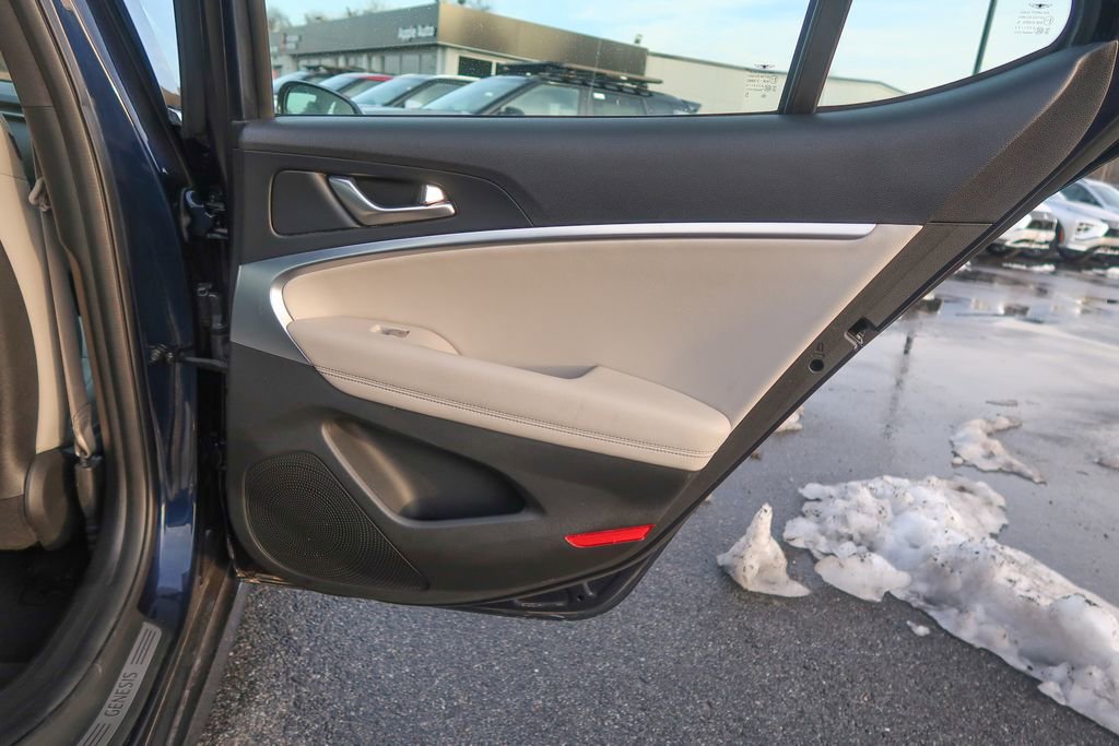 Used 2023 Genesis G70 2.0T image 17