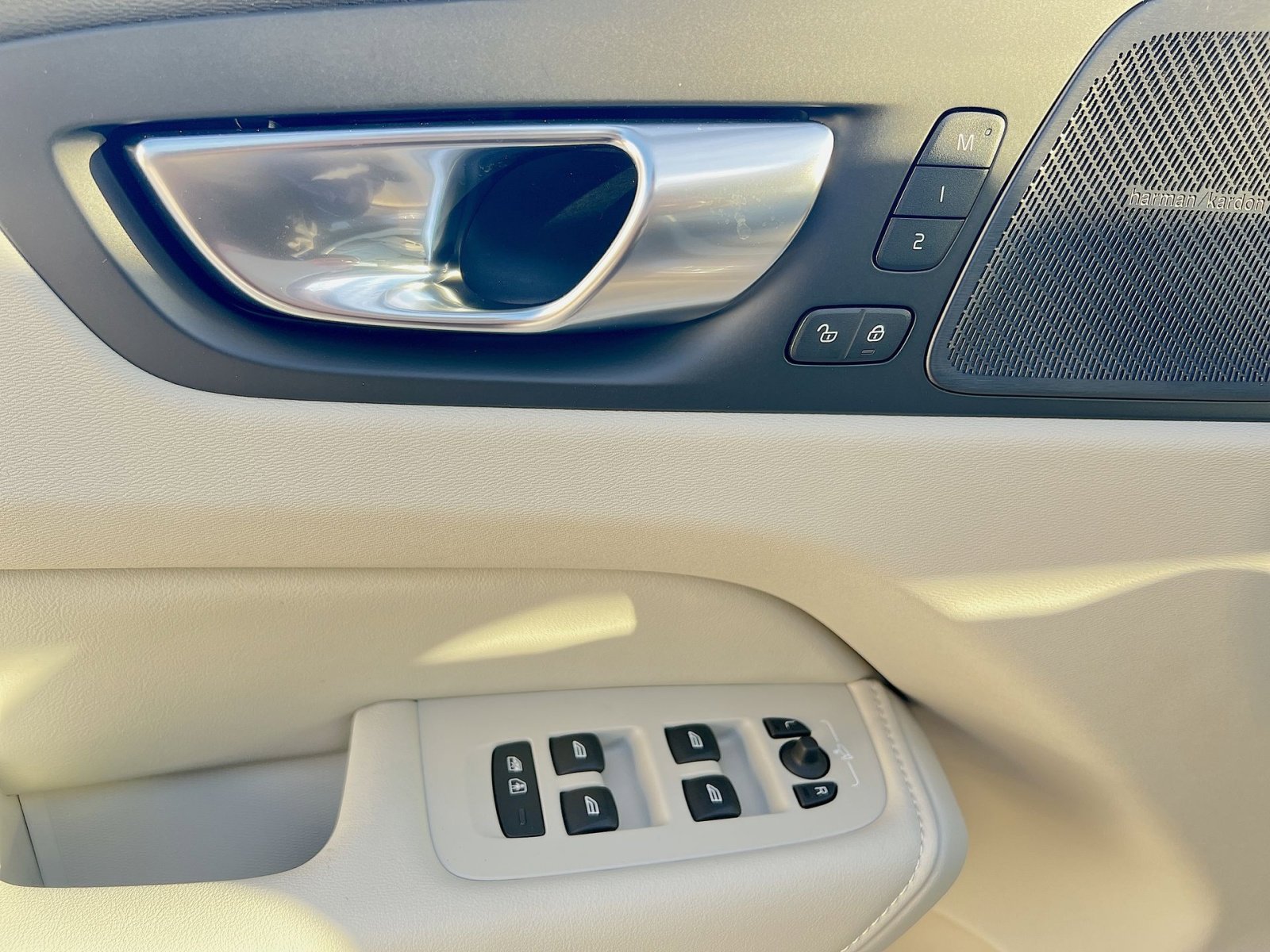 New 2026 Volvo XC60 B5 Ultra w/ Protection Package Premier image 15