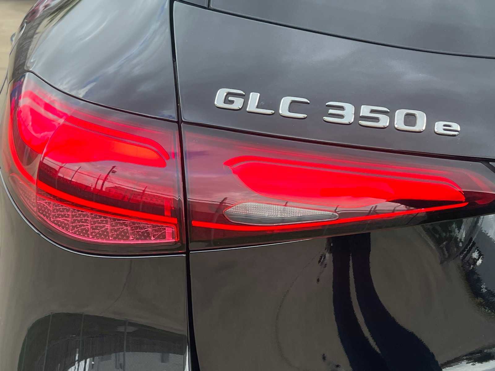 Used 2025 Mercedes-Benz GLC 350e 4MATIC image 12