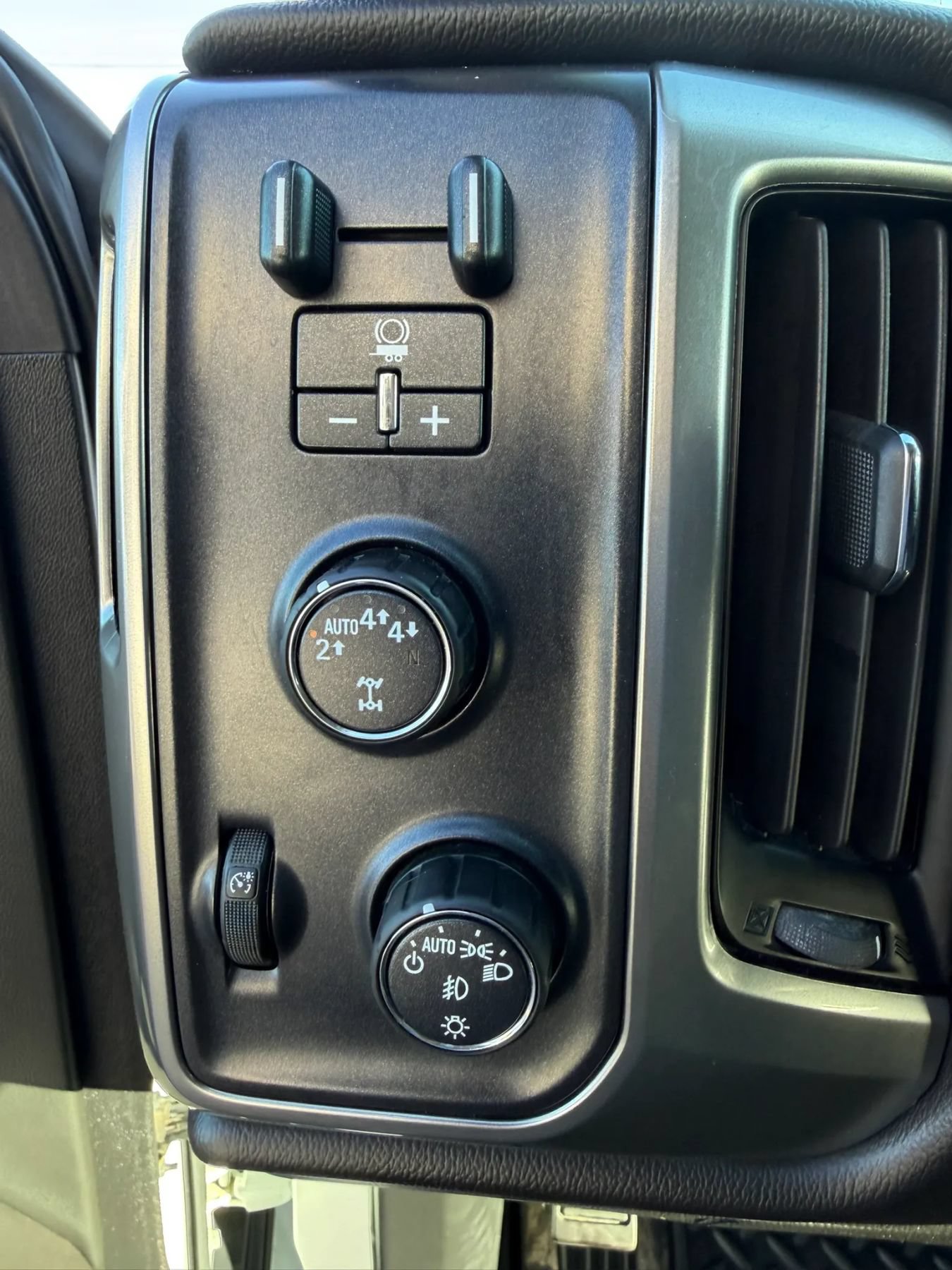 Used 2019 Chevrolet Silverado 1500 LT w/ All Star Edition AWD/4WD image 37