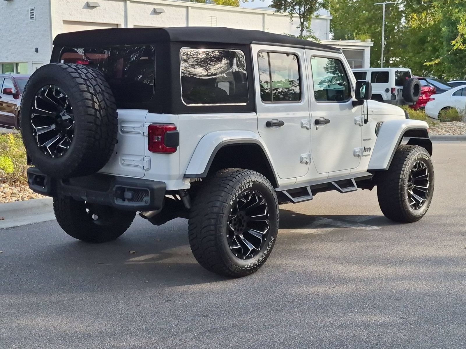 Used 2018 Jeep Wrangler Unlimited Sahara AWD/4WD image 3