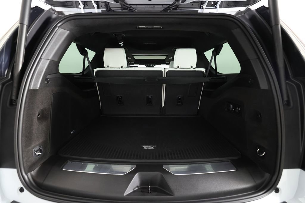 Used 2026 Cadillac Escalade ESV Platinum Sport w/ LPO, ONYX Package AWD/4WD image 13