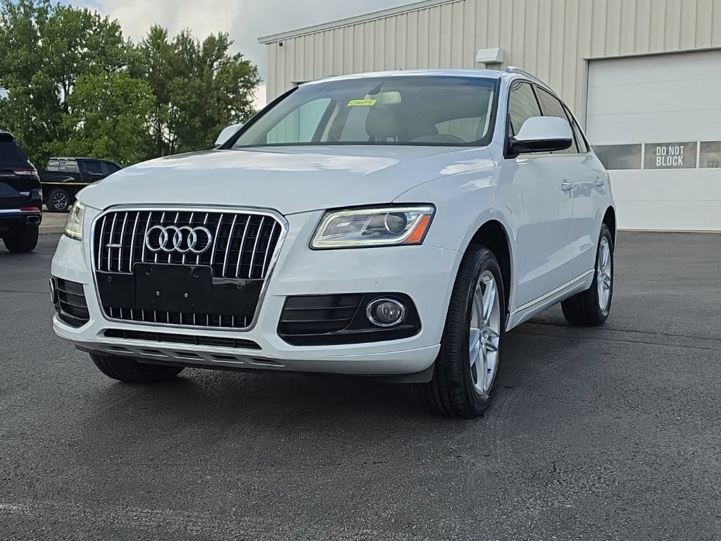 Used 2017 Audi Q5 2.0T Premium Plus w/ Technology Package AWD/4WD image 3