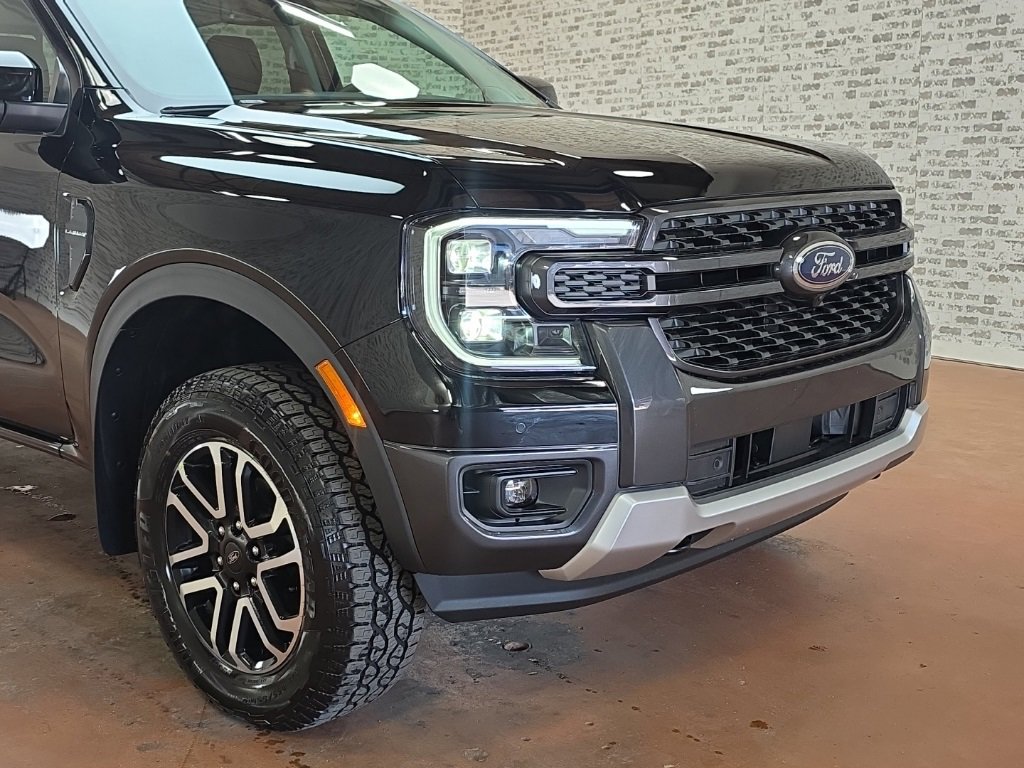 Used 2025 Ford Ranger Lariat w/ Trailer Tow Package image 6