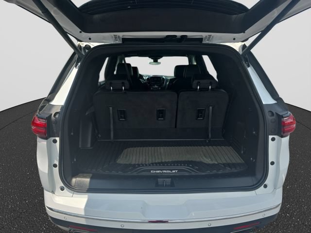 Used 2023 Chevrolet Traverse Premier FWD image 12