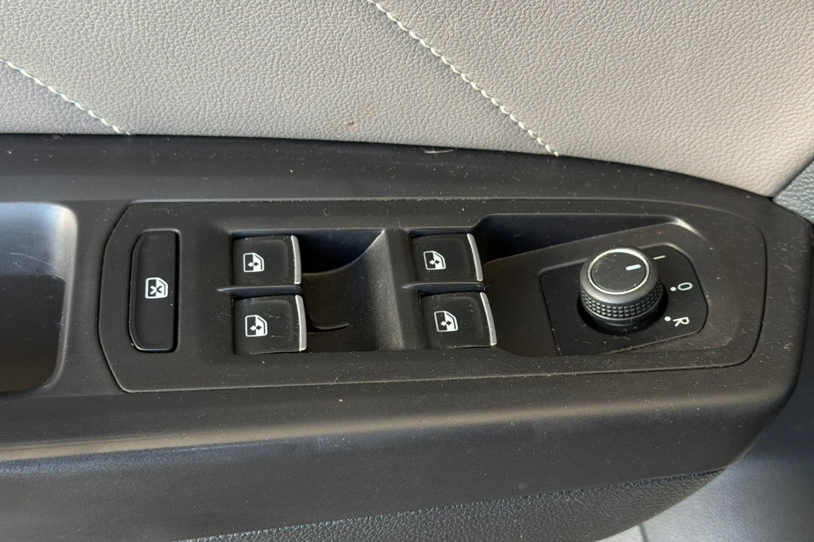 Used 2022 Volkswagen Atlas Cross Sport SE AWD/4WD image 12