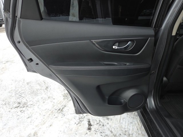 Used 2017 Nissan Rogue SV image 40