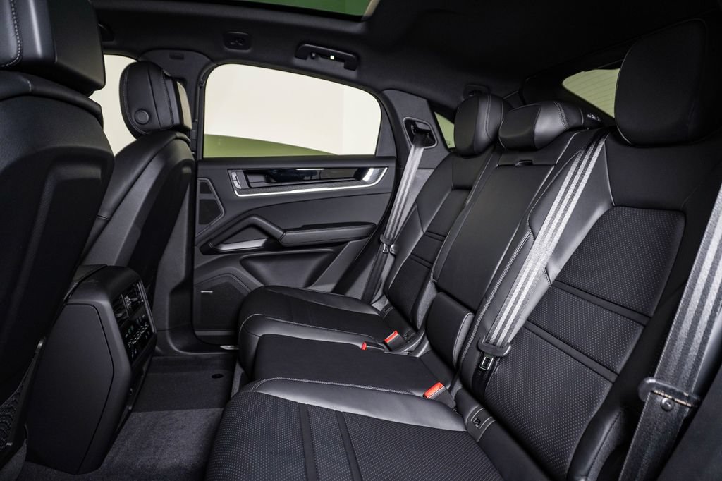New 2026 Porsche Cayenne Coupe AWD/4WD image 17