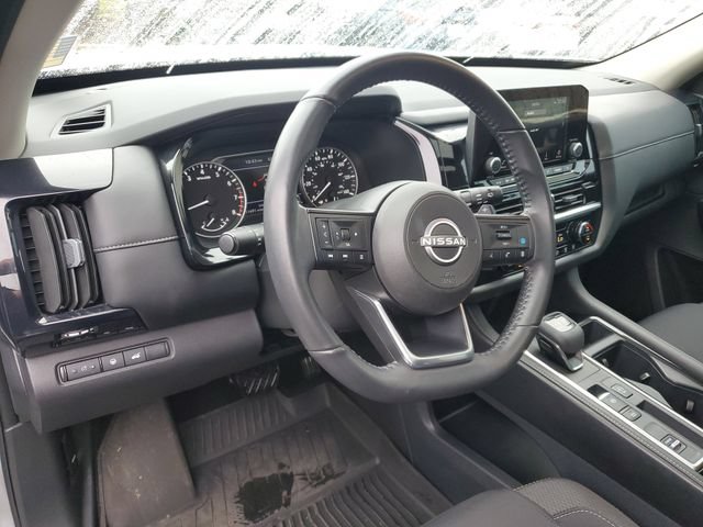 Used 2025 Nissan Pathfinder SV w/ SV Premium Package FWD image 21