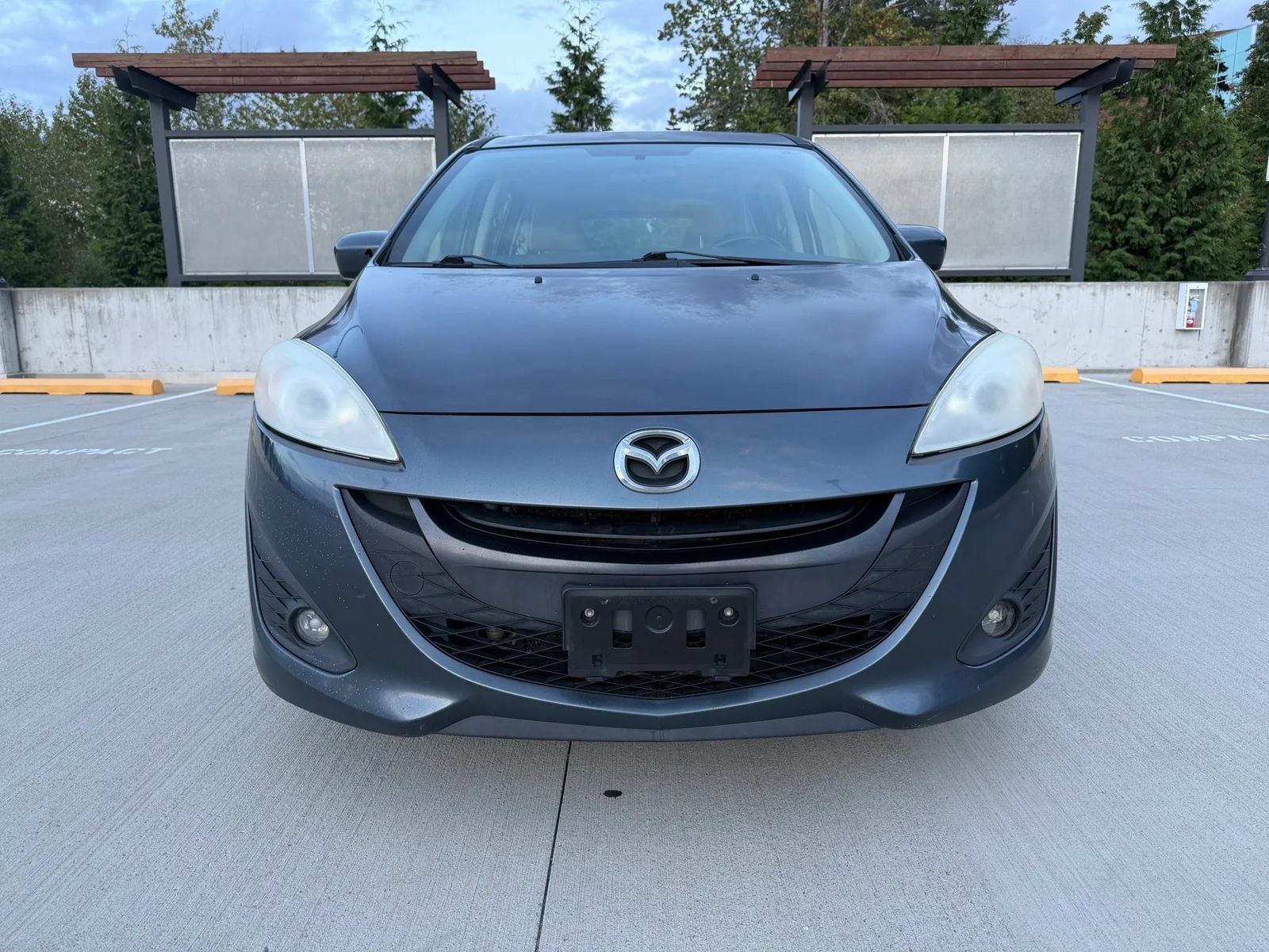 Used 2012 MAZDA MAZDA5 Touring w/ Moonroof & Audio Pkg FWD image 3
