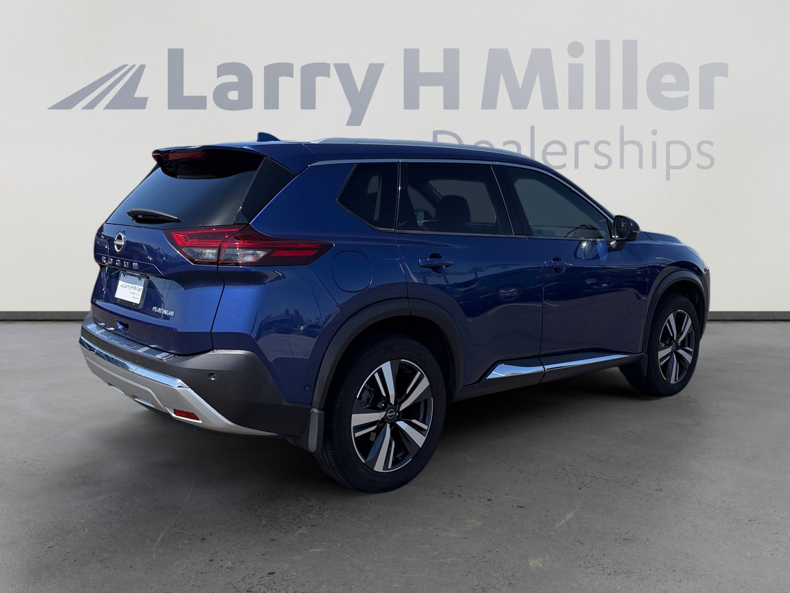 Used 2023 Nissan Rogue Platinum w/ Platinum Premium Package FWD image 5