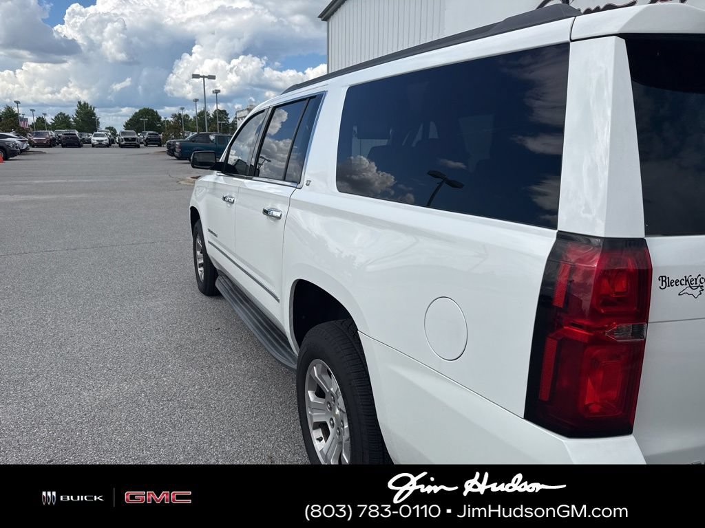 Used 2017 Chevrolet Suburban LT w/ Luxury Package RWD image 3
