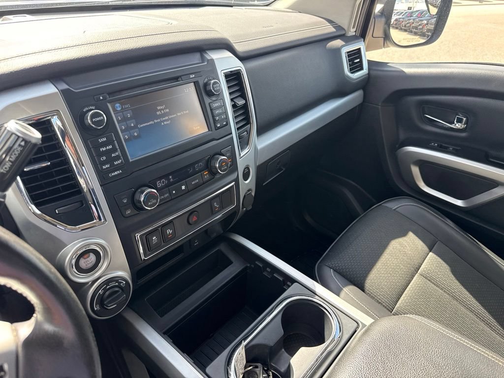 Used 2018 Nissan Titan PRO-4X AWD/4WD image 18