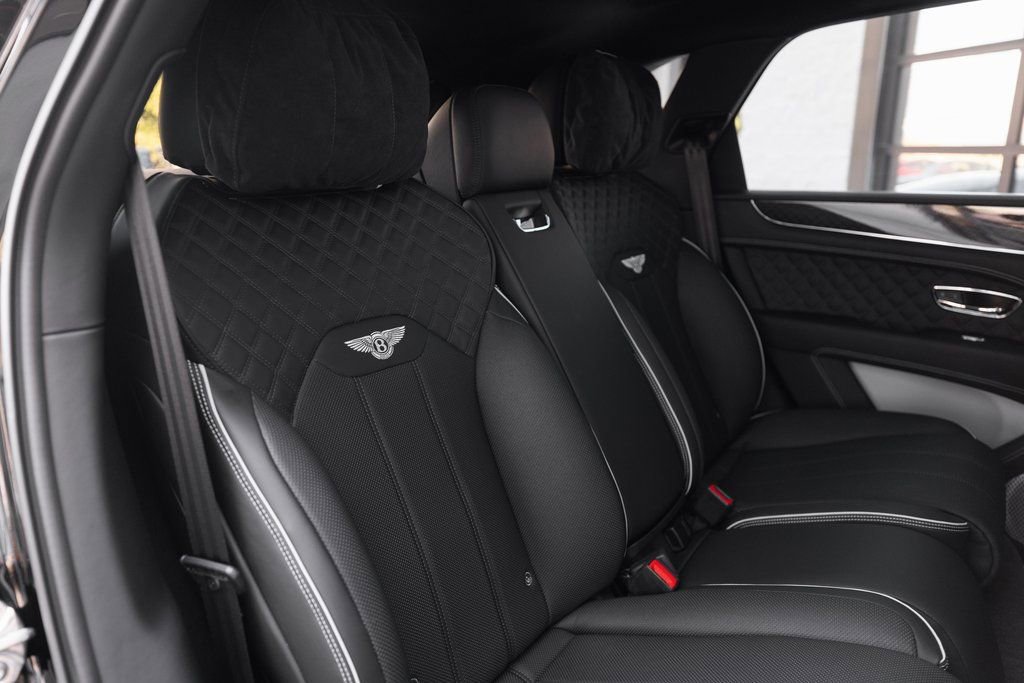 Used 2025 Bentley Bentayga AWD/4WD image 23