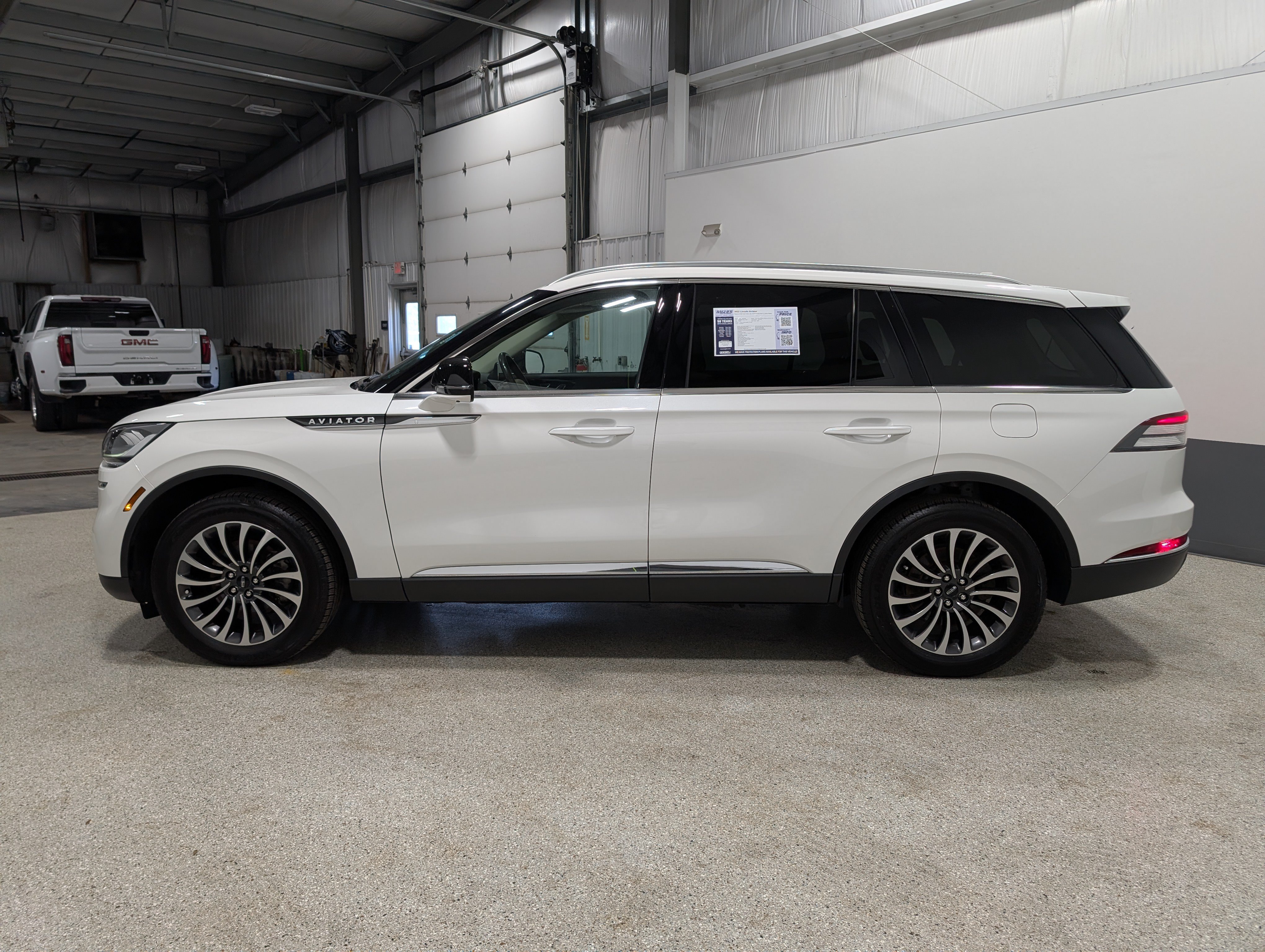 Used 2022 Lincoln Aviator Reserve w/ Elements Package Plus AWD/4WD image 6