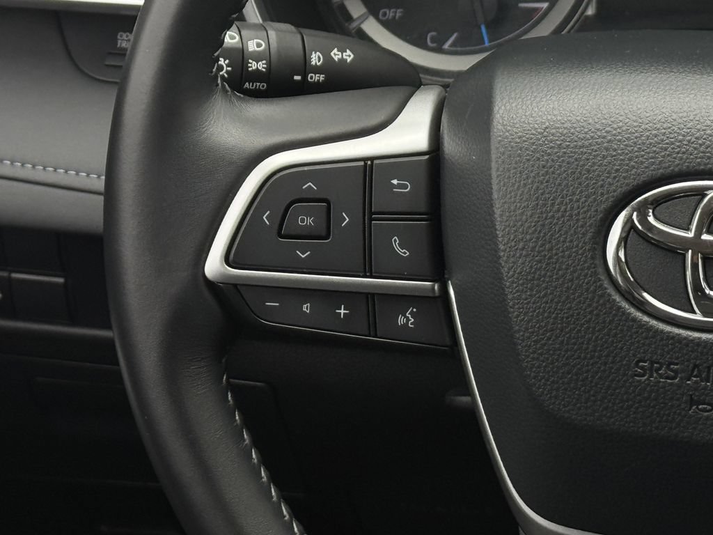 Used 2024 Toyota Highlander XLE AWD/4WD image 15