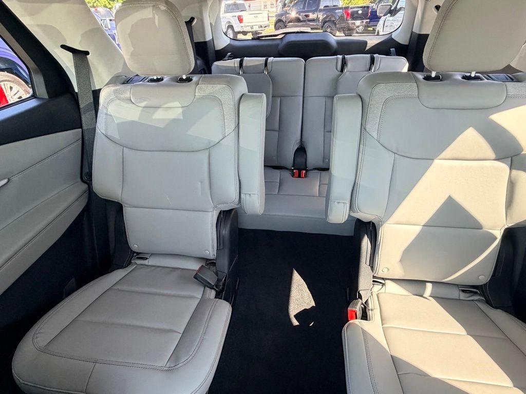 New 2026 Ford Explorer Active RWD image 26