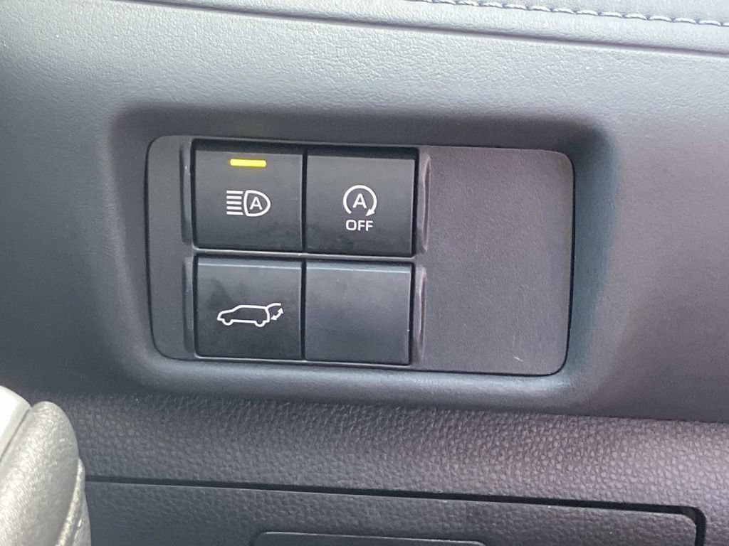 Used 2023 Toyota Highlander LE FWD image 27