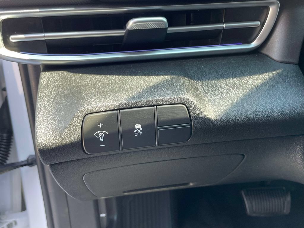 Used 2024 Hyundai Elantra SEL FWD image 18