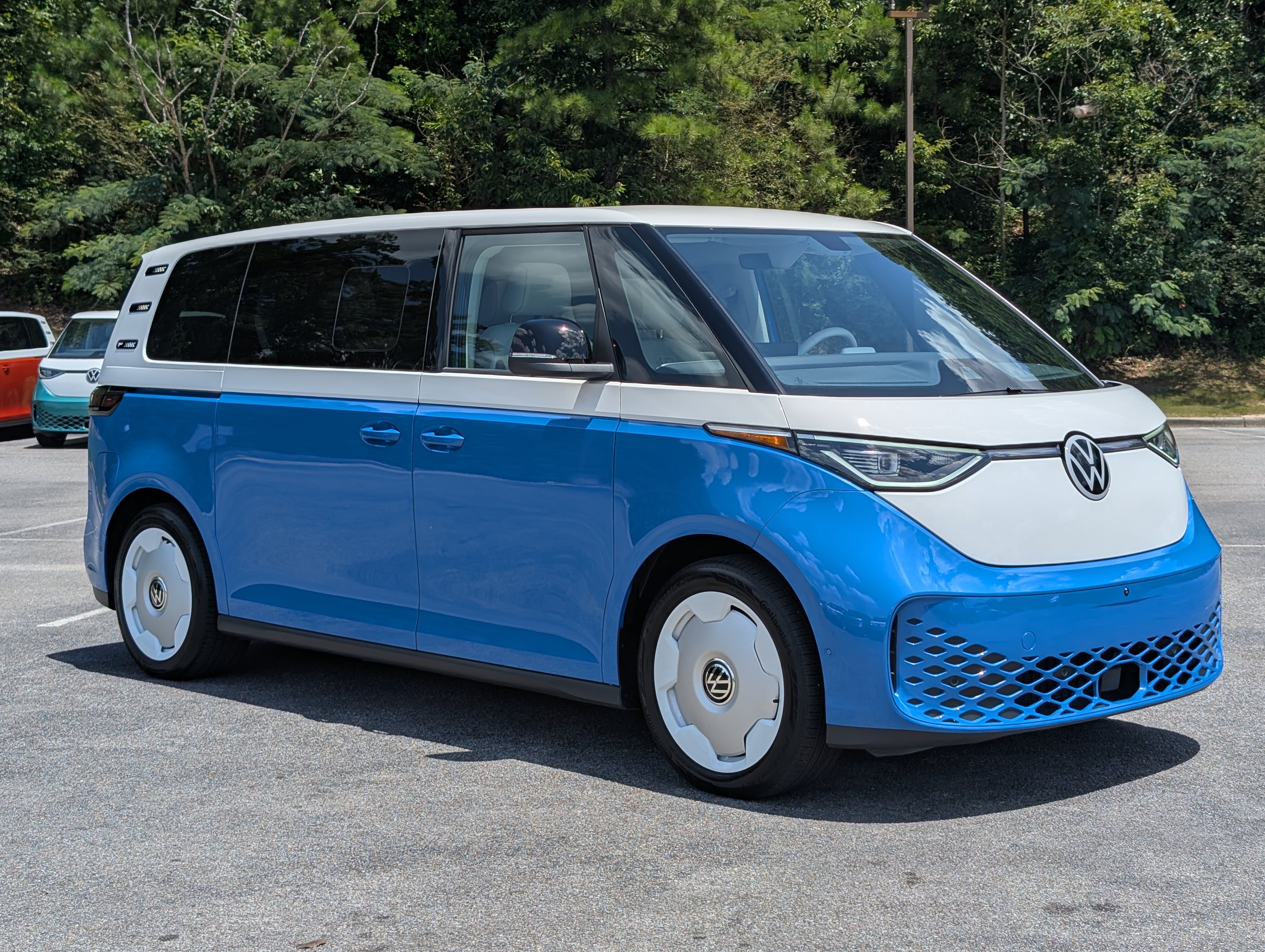 Used 2025 Volkswagen ID. Buzz Pro S Plus RWD image 11