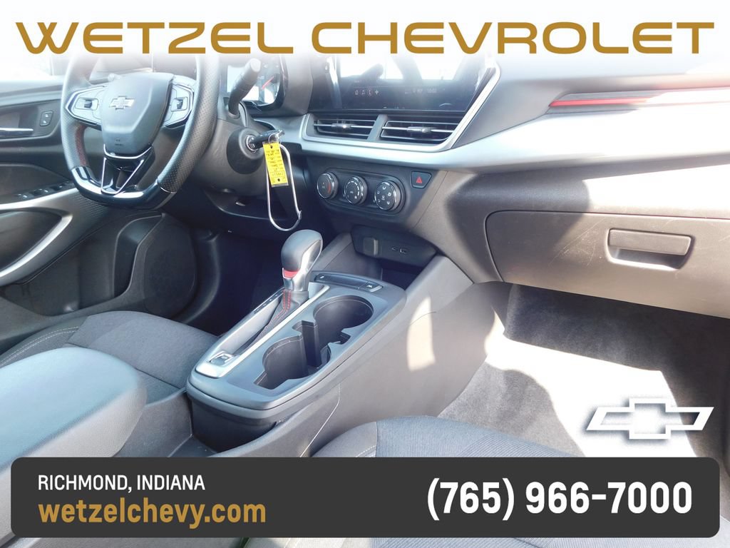 Used 2024 Chevrolet Trax RS FWD image 17