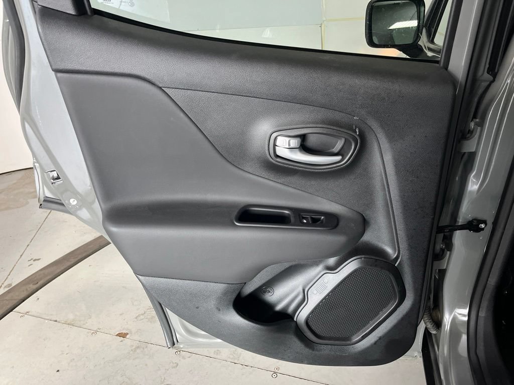 Used 2023 Jeep Renegade Latitude AWD/4WD image 26