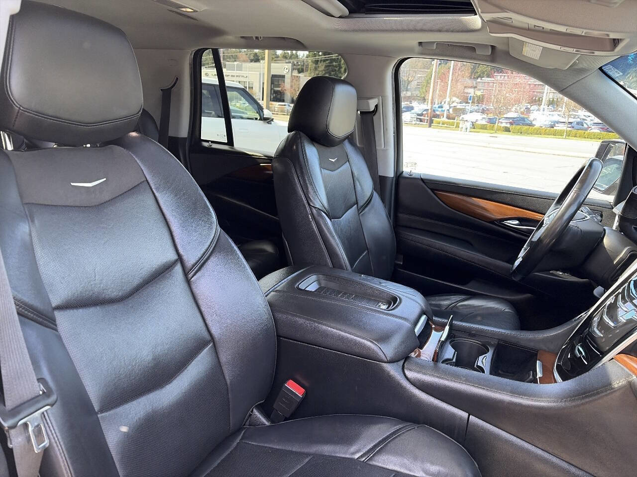 Used 2018 Cadillac Escalade Luxury AWD/4WD image 19